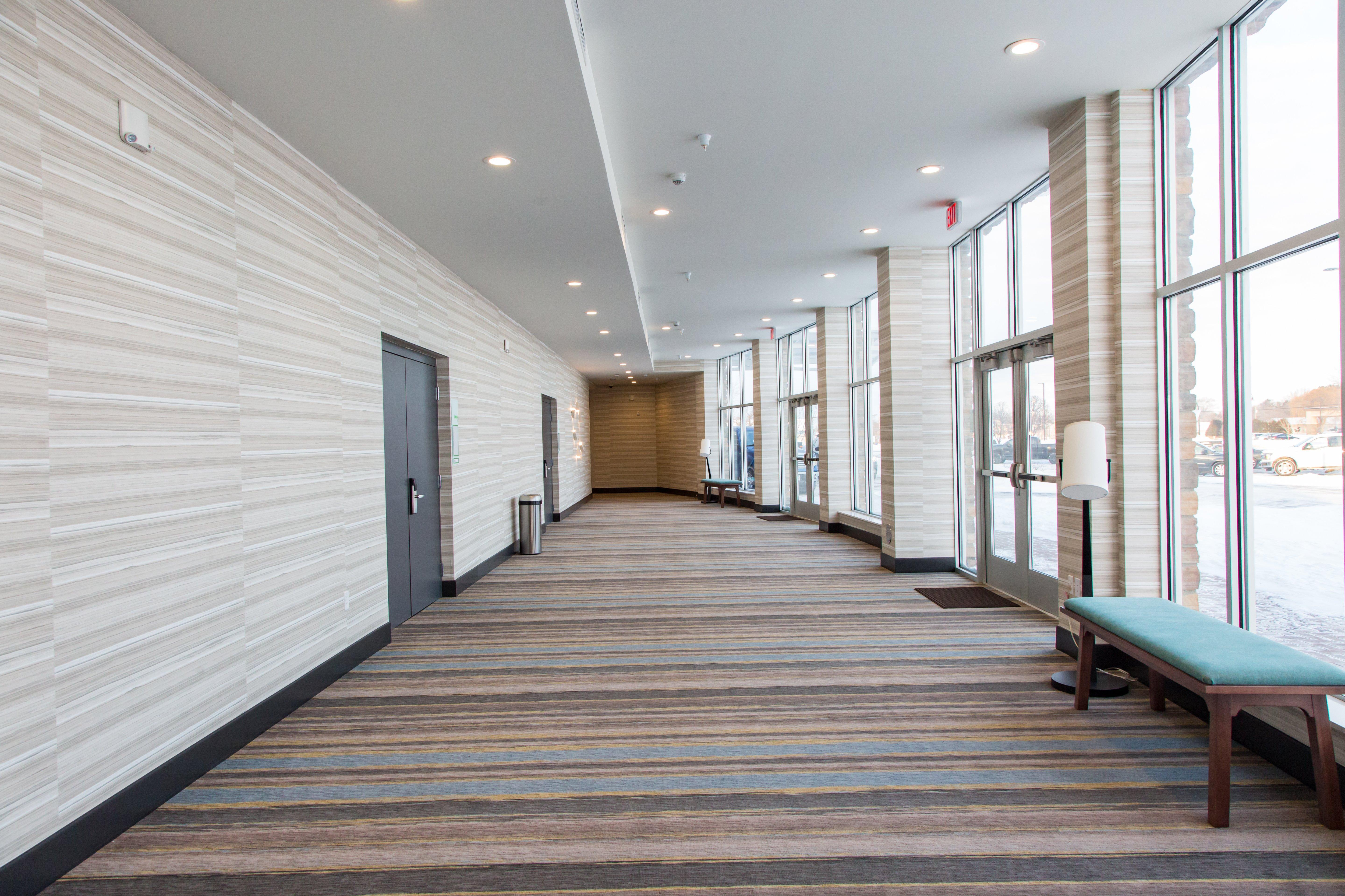 Holiday Inn Hotel & Suites - Mount Pleasant By Ihg Экстерьер фото